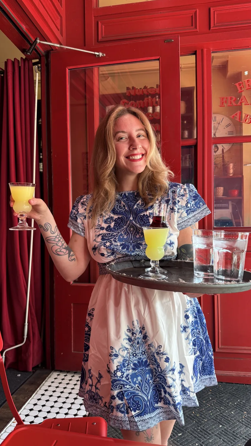 A server carrying cocktails onto the patio at Paris Crêpes Café, Niagara Falls